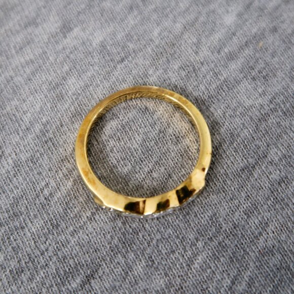 Men's Travel Ring Gold Tone with Eye Catch White Stones Costume Jewelry Light - Picture 4 of 6